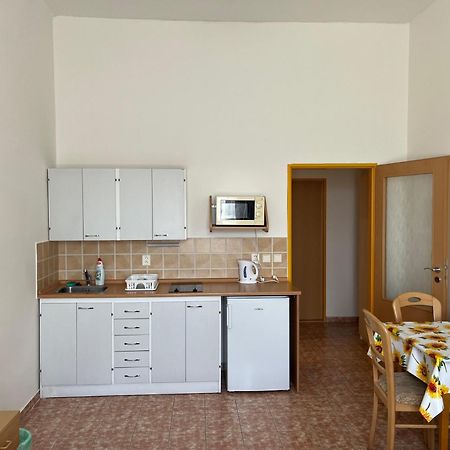 Apartmanovy Dum Obecna Skola Svetlik Exterior photo