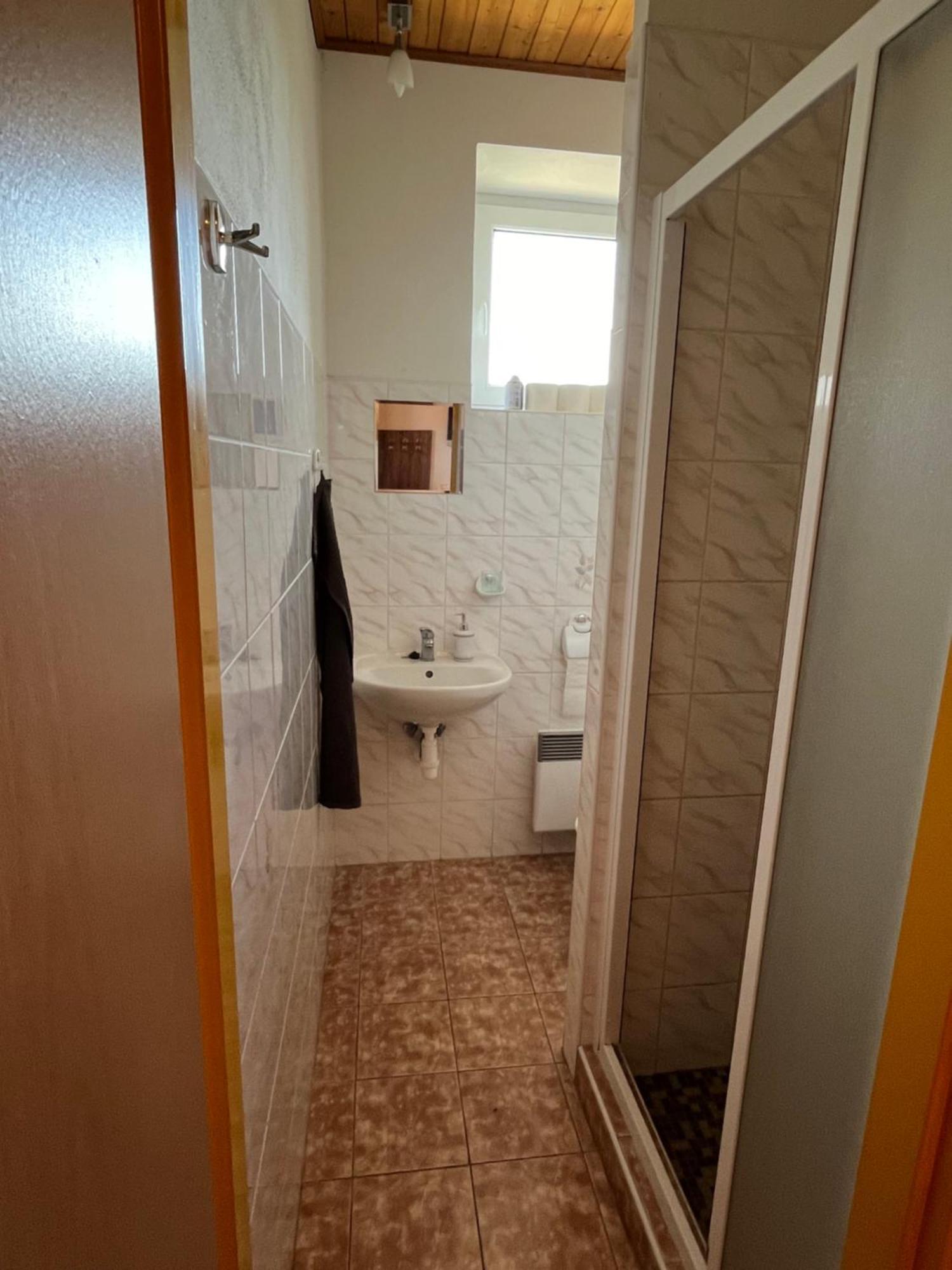 Apartmanovy Dum Obecna Skola Svetlik Exterior photo