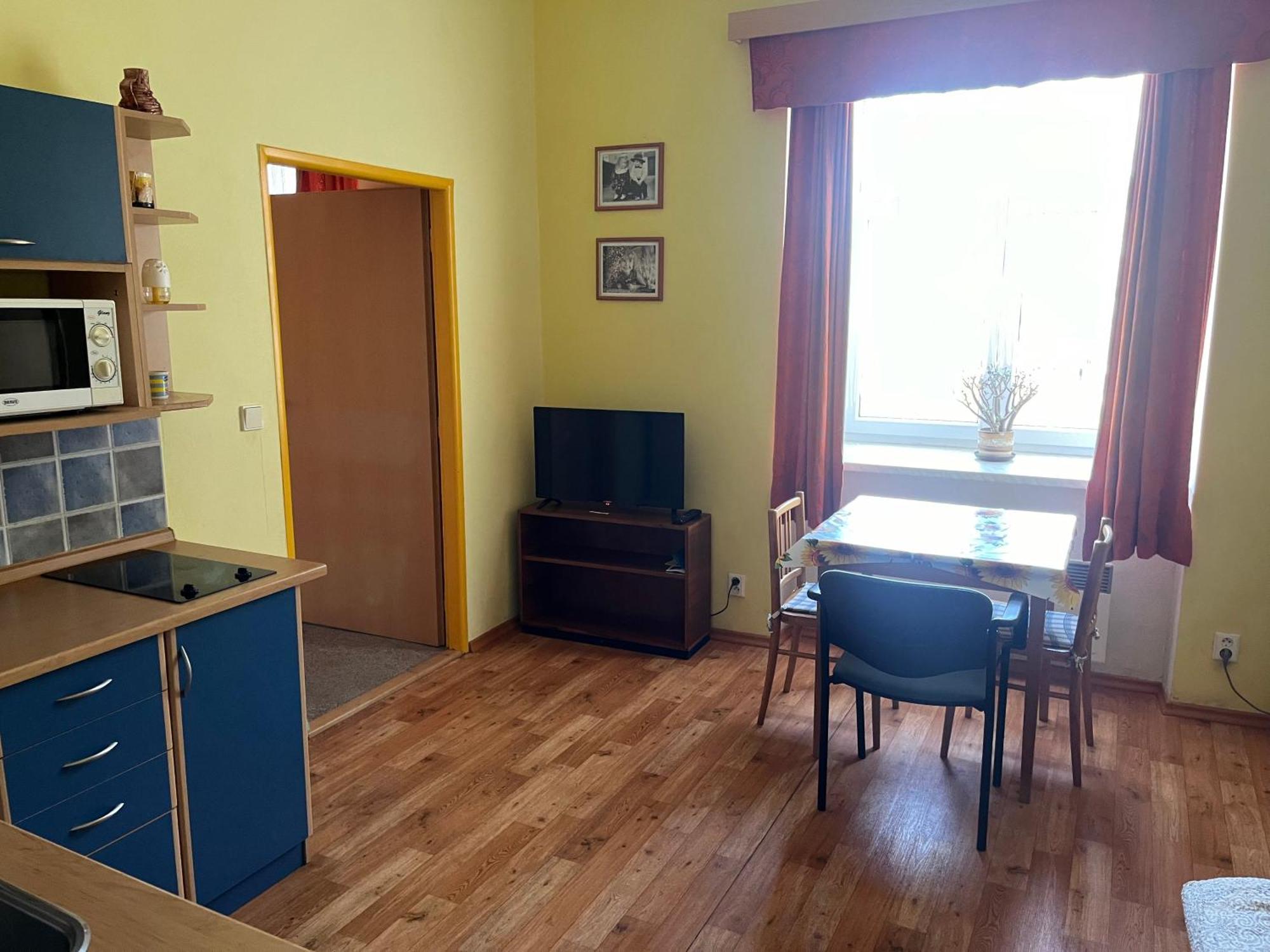 Apartmanovy Dum Obecna Skola Svetlik Exterior photo