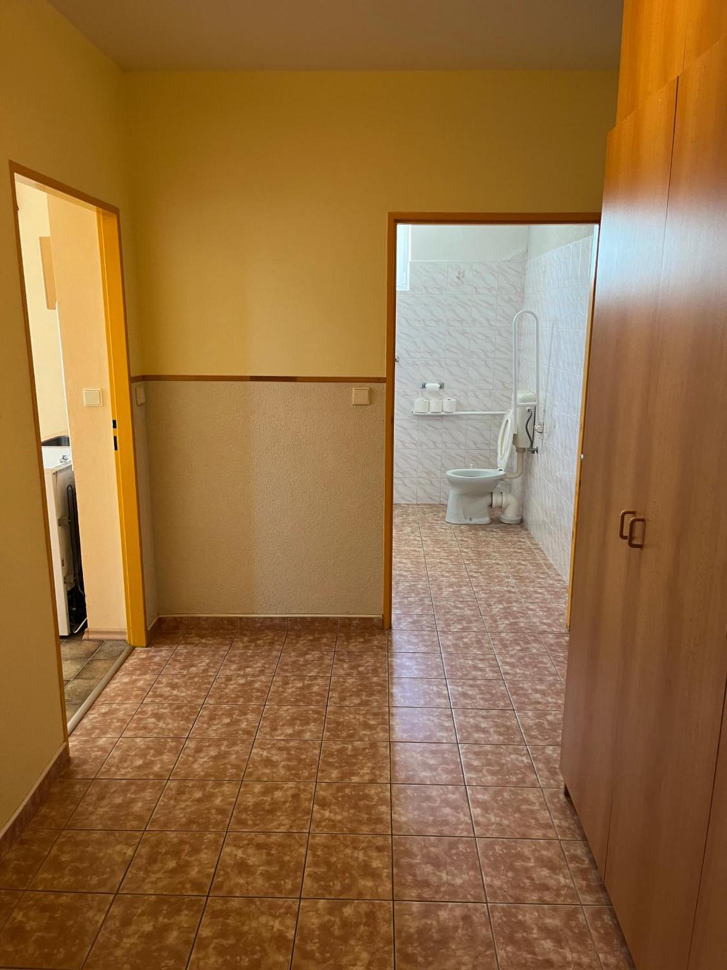 Apartmanovy Dum Obecna Skola Svetlik Exterior photo